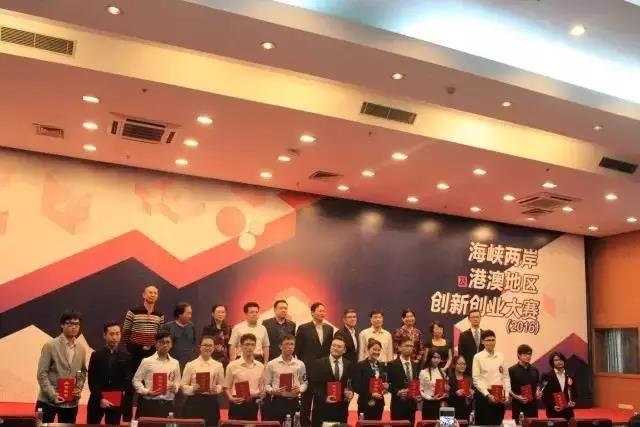 参赛队伍合影