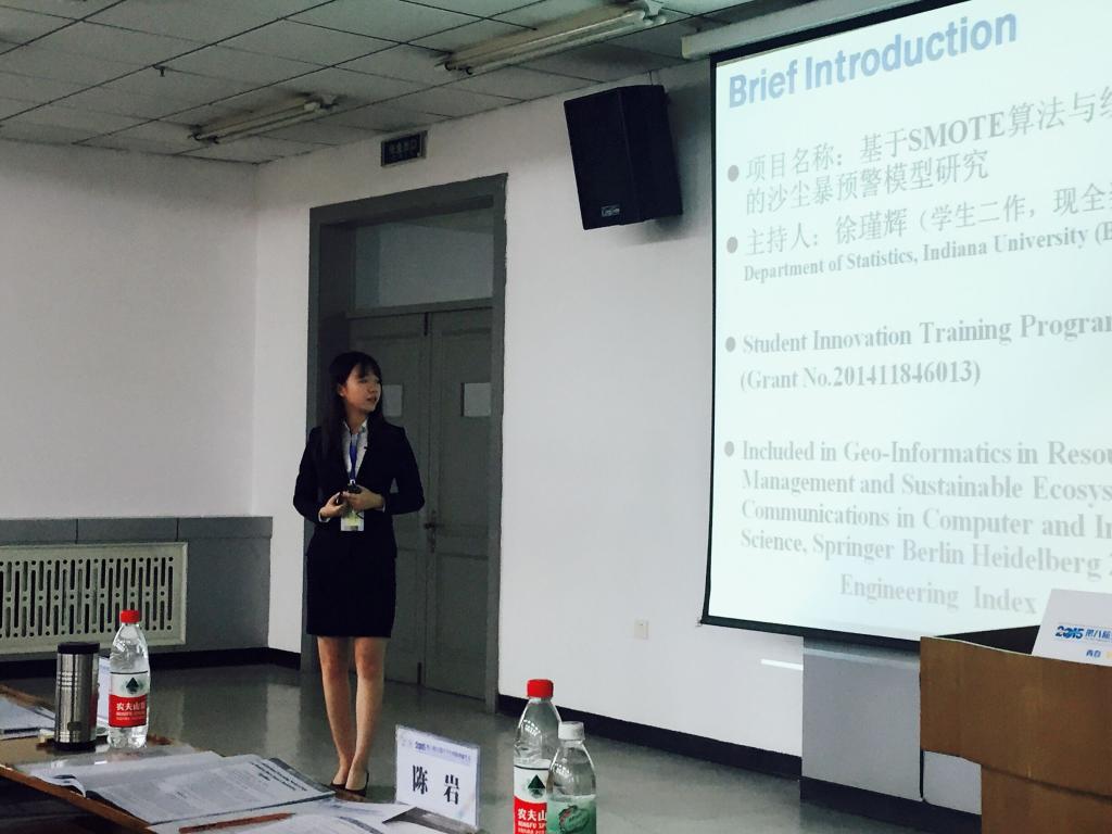 李龙欣同学在大会分会场作全英学术报告