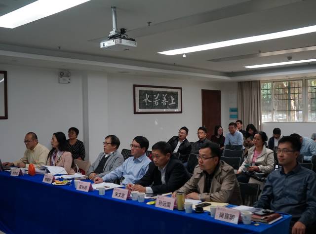 评委们认真评审