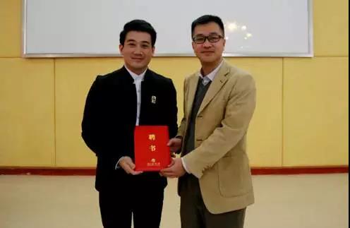 孙键(左)受聘为我校创新创业导师